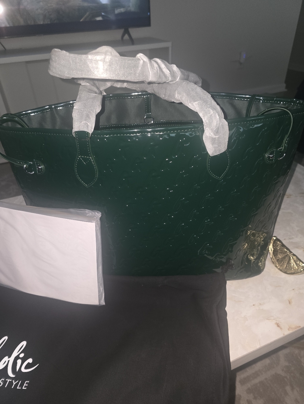 *BRAND NEW* Glossy Emerald Tote Bag with Pouch - Women Bags - Picture 5 of 6